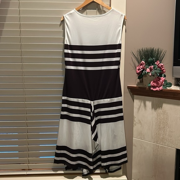 🎁Beautiful stylish....Soft silky light flared bottom - Picture 4 of 4